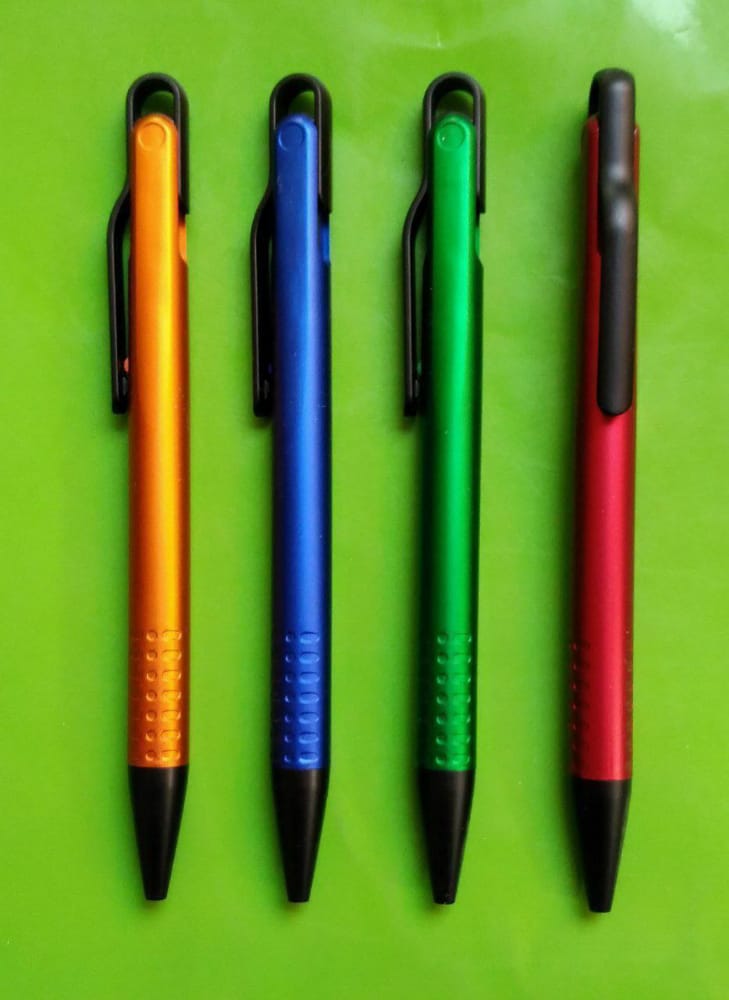 Plastic pen (4)