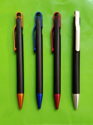 Plastic pen (6)