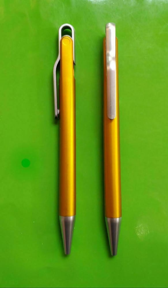 Plastic pen (8)